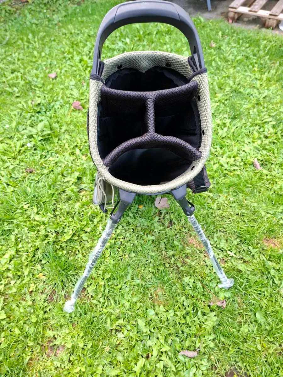 Callaway
Chev Dry Stand Bag Olive Camo - Image 4