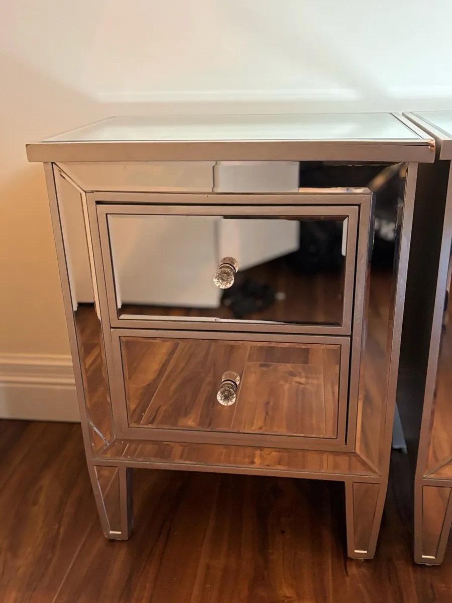 Mirrored Lockers | Vanity Table set - Image 2
