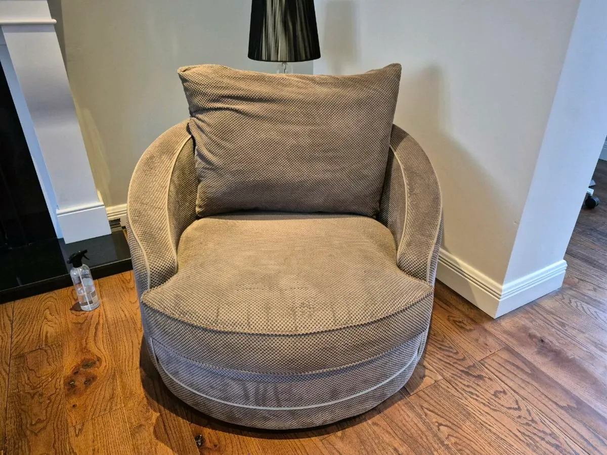 Swivel chair - Image 1