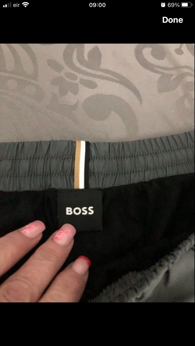 Mens Hugo boss shorts size S €25 - Image 4