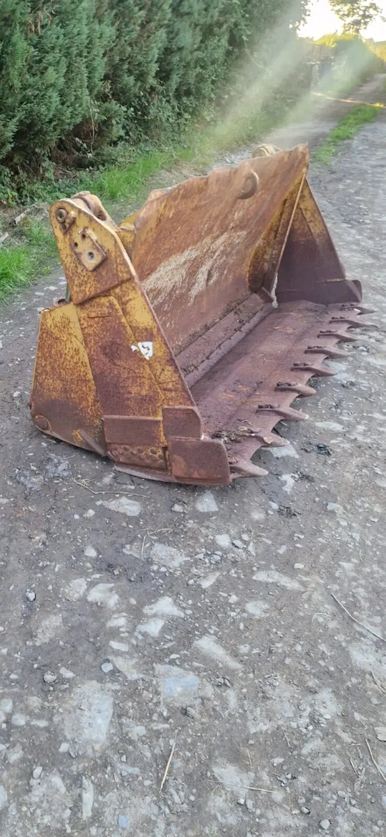 Front loder bucket - Image 1