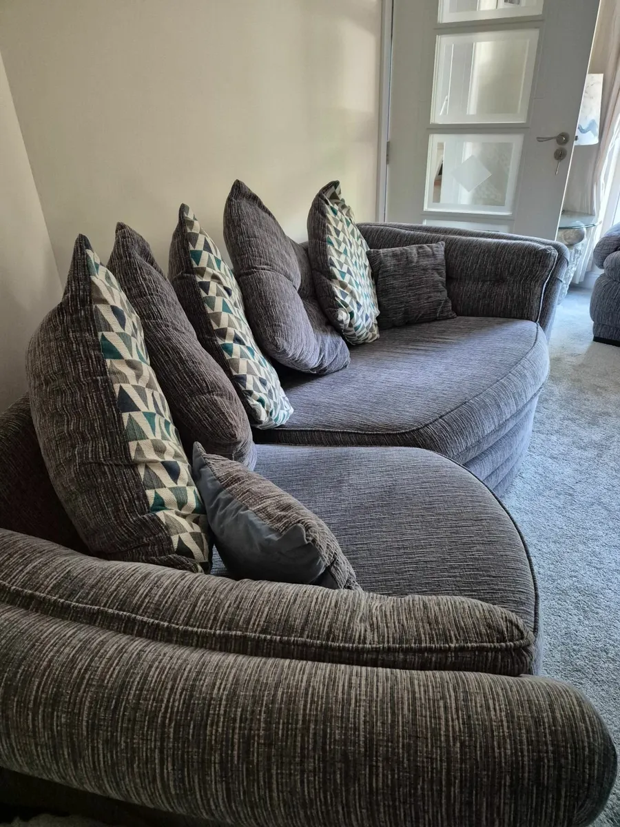 Couch - Image 2