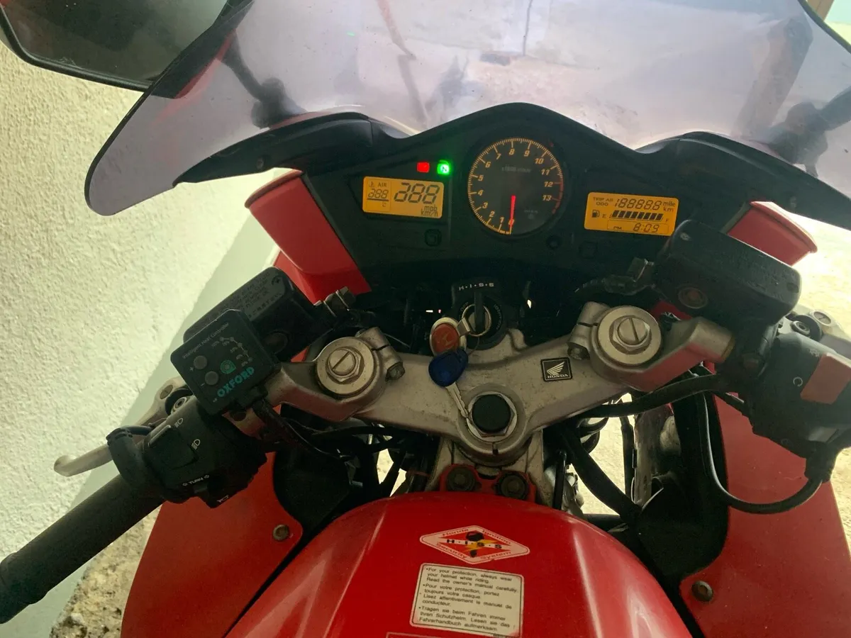 Honda VFR 800 - Image 3