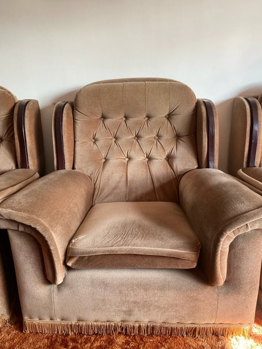 3 seater couch & 2 Arm Chairs - Image 2