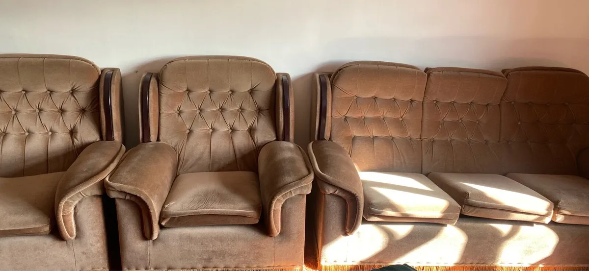 3 seater couch & 2 Arm Chairs - Image 3
