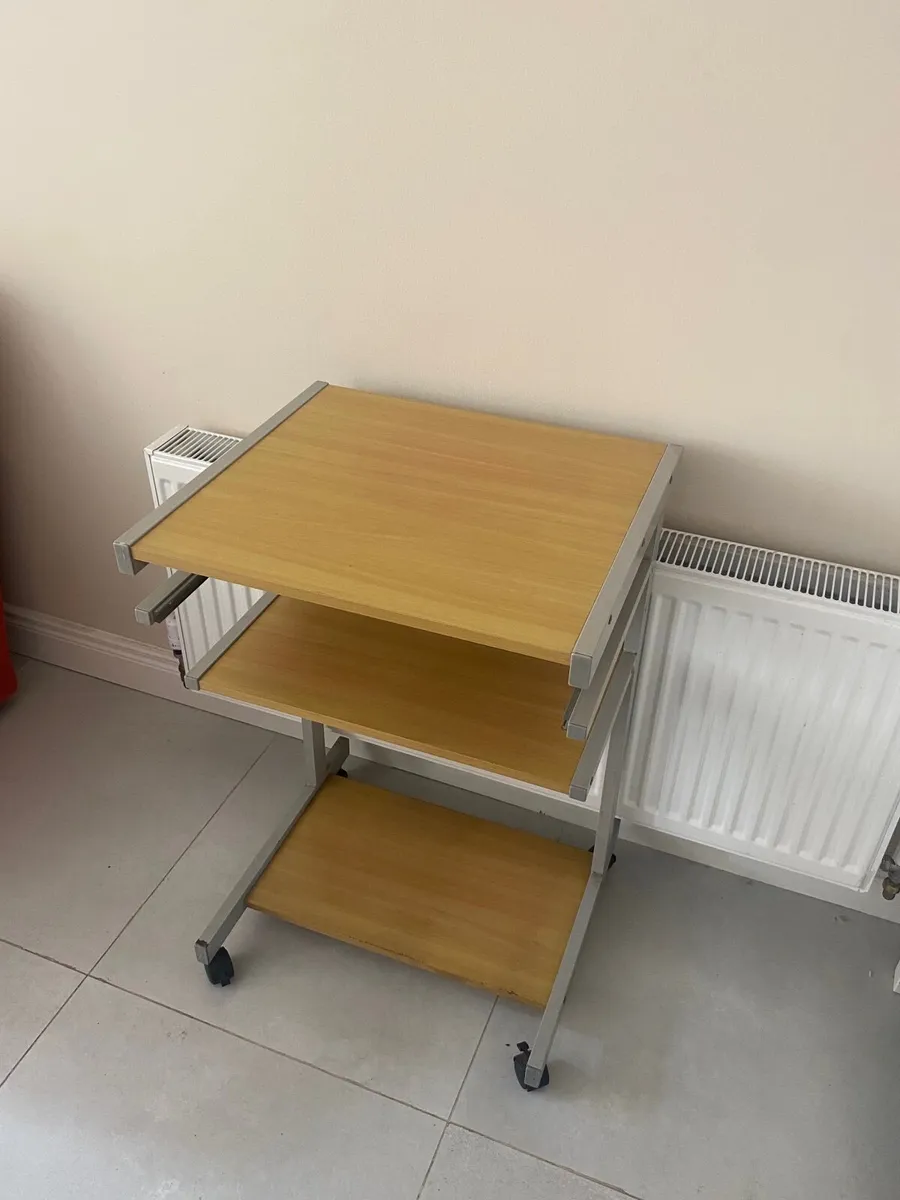 Computer desk - Image 2