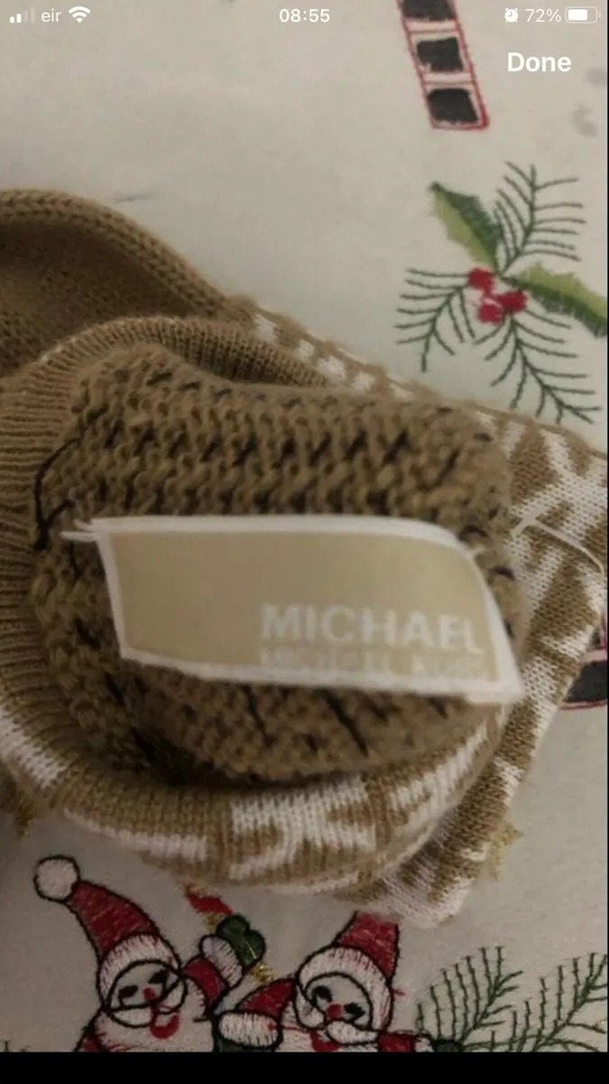 Ladies Michael kors gloves €20 - Image 3