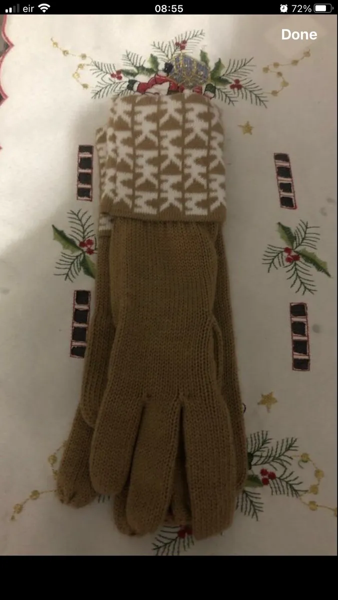 Ladies Michael kors gloves €20 - Image 4