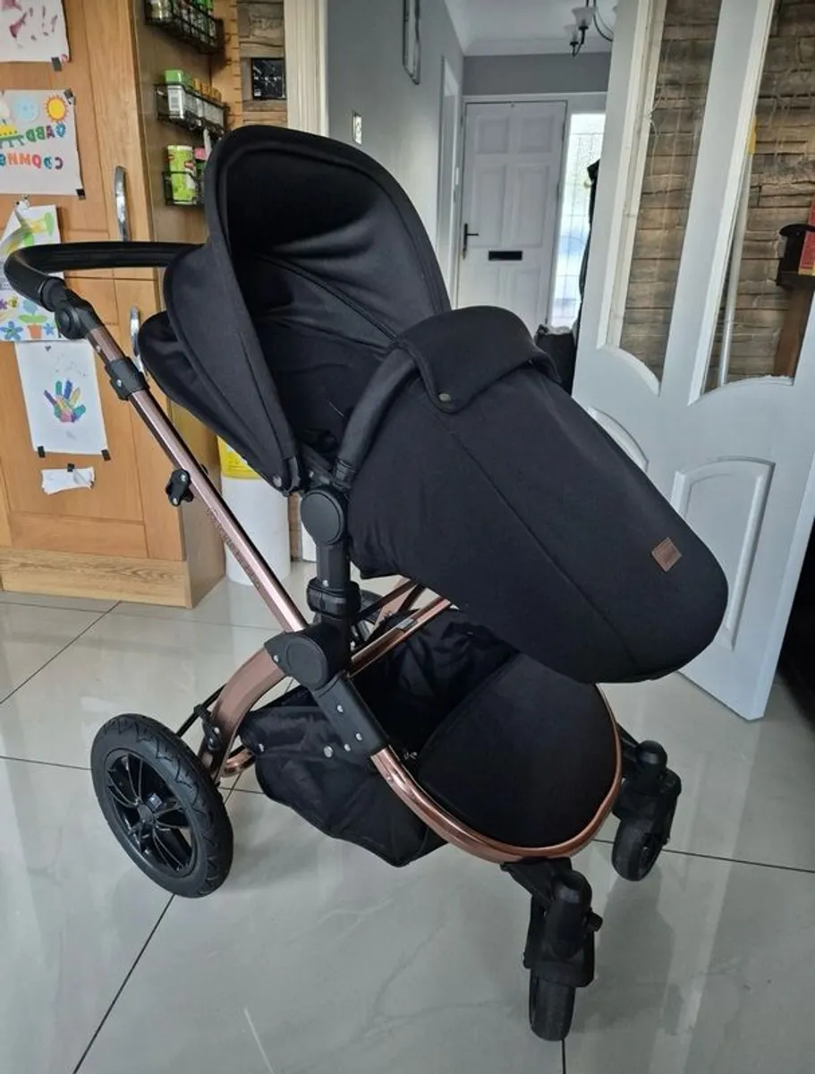 Ickle bubba pram travel system - Image 1