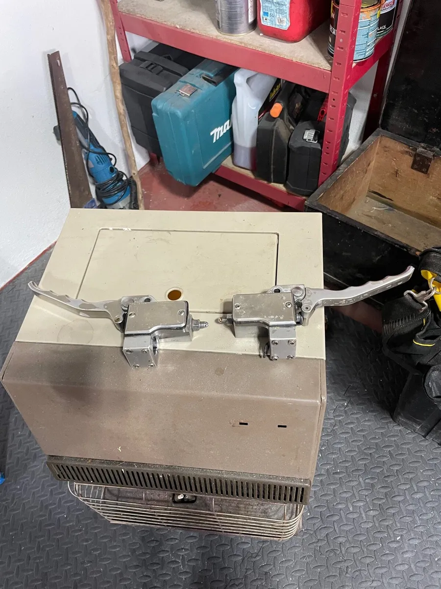 Handlebar controls - Image 1