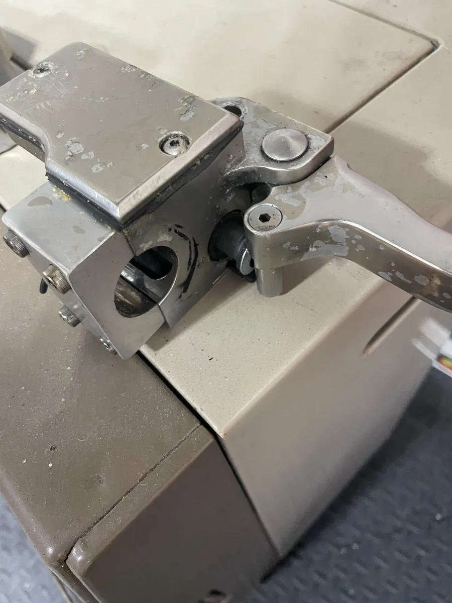 Handlebar controls - Image 3
