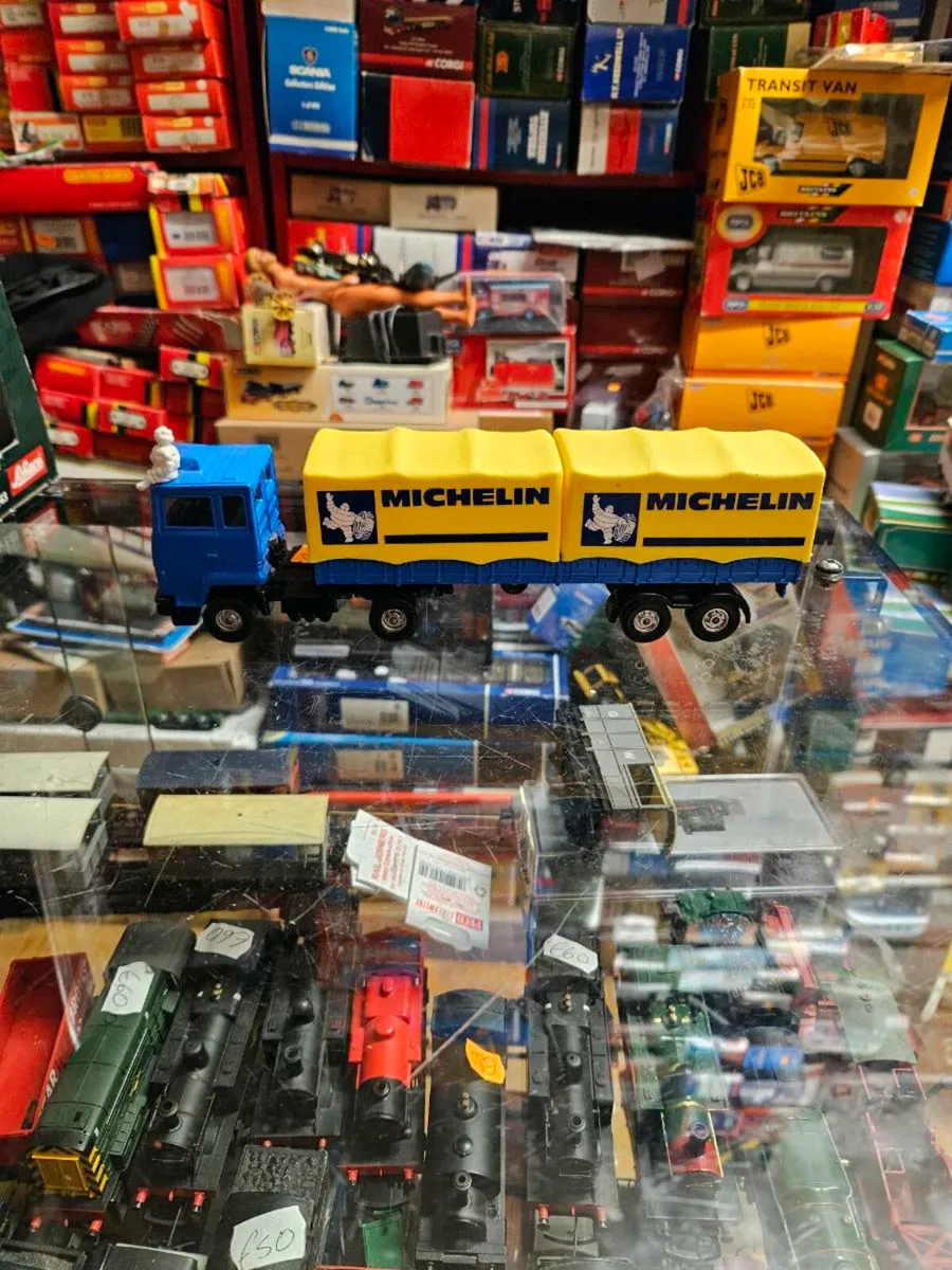 Corgi Ford Michelin Truck - Image 2