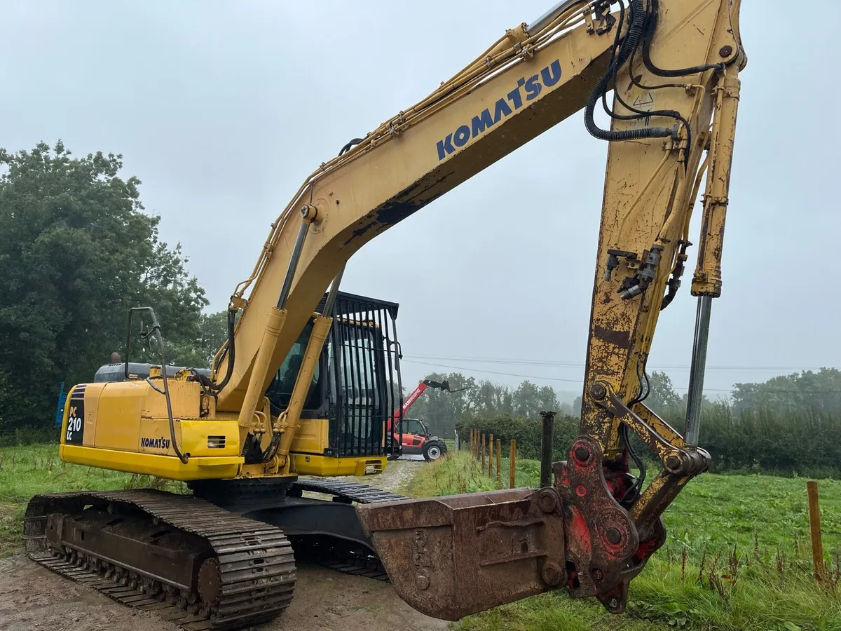 Komatsu PC 210 - 8 - Image 1