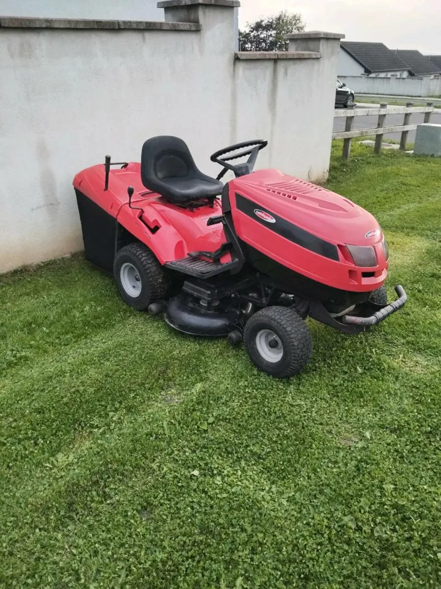 Ride on lawnmower - Image 1