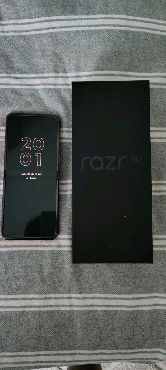 New Motorola razr 50 ORANGE 5G - Image 1