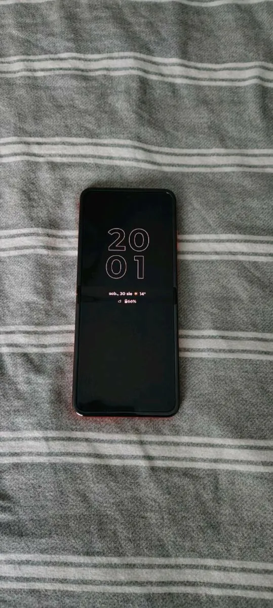 New Motorola razr 50 ORANGE 5G - Image 2