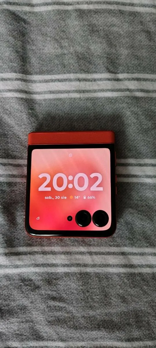 New Motorola razr 50 ORANGE 5G - Image 3