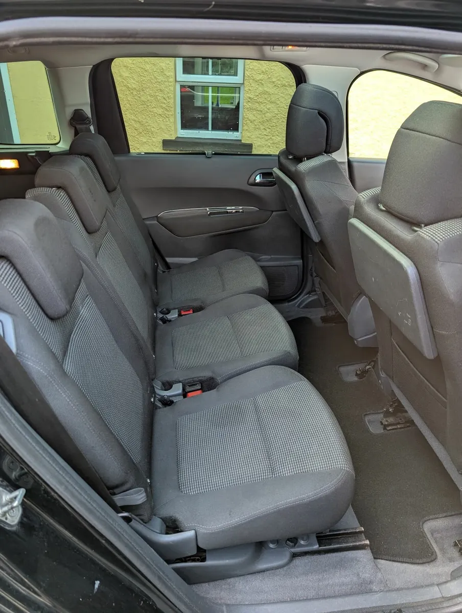 Peugeot 5008 2011 - Image 4