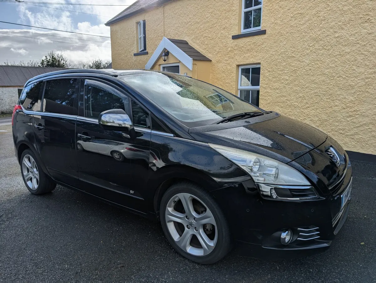 Peugeot 5008 2011 - Image 1