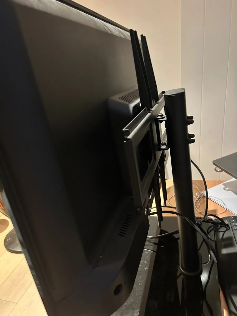 Monitor/Television with remote - Image 2
