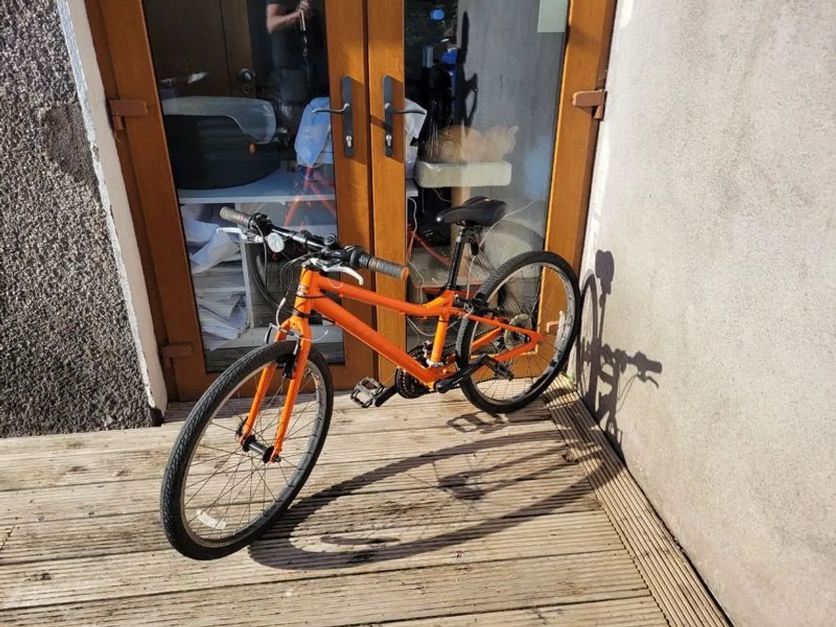 Carrera Abyss Junior Hybrid Bike - 24" Wheel - Excellent Condition - Image 2
