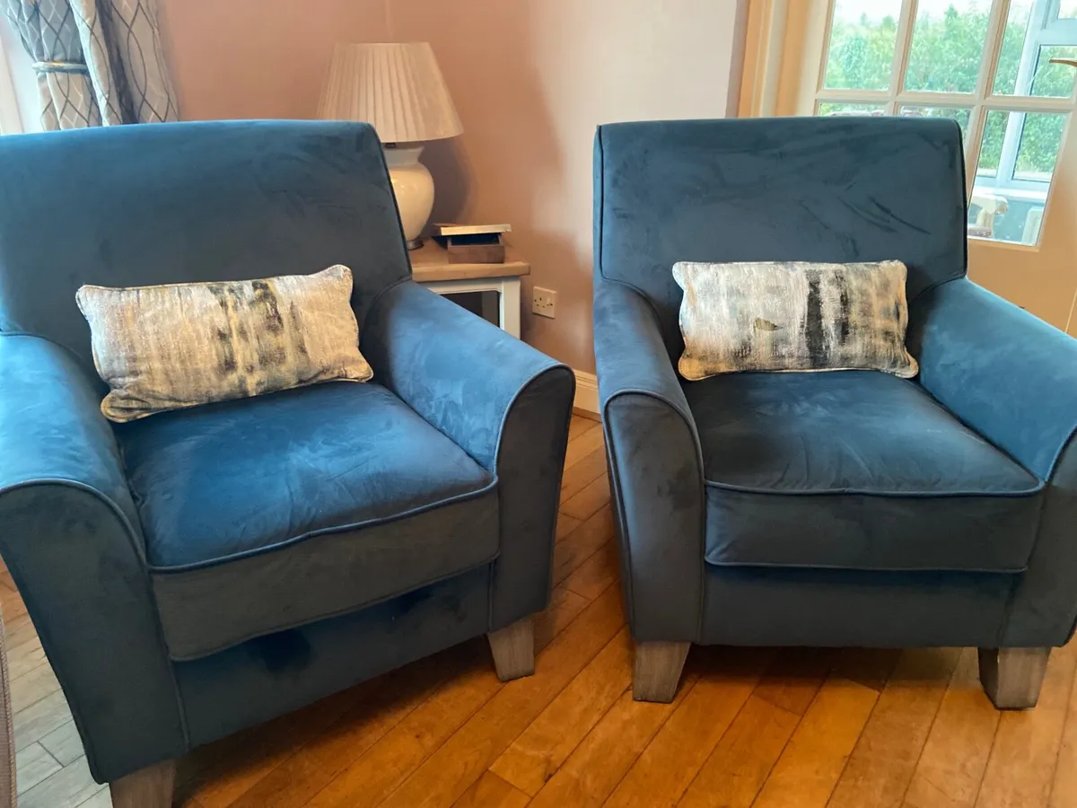 3 seater settee  and 2 accent armchairs - Image 2