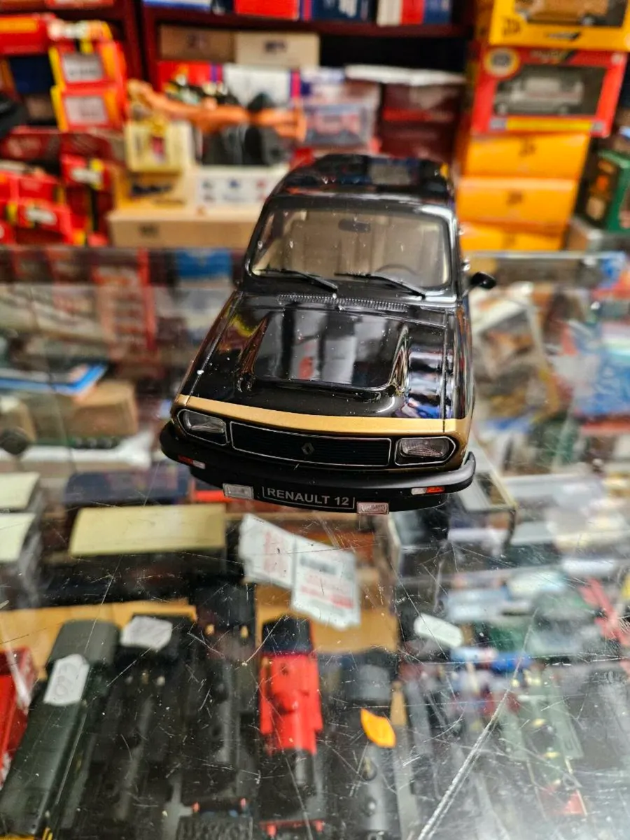 Corgi Otto Renault 12 Alpine Black 1.18 - Image 2