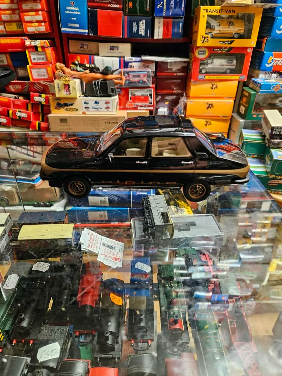 Corgi Otto Renault 12 Alpine Black 1.18 - Image 3