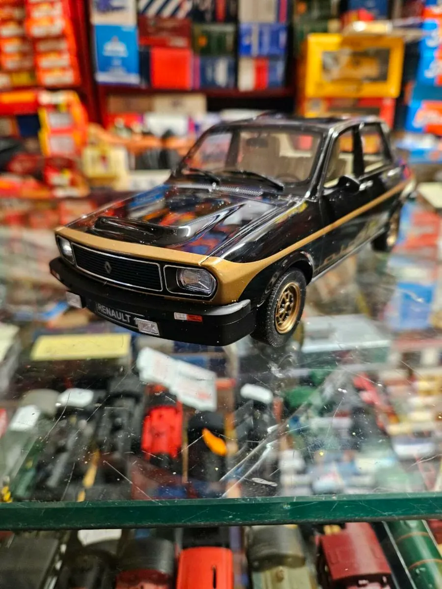 Corgi Otto Renault 12 Alpine Black 1.18 - Image 1