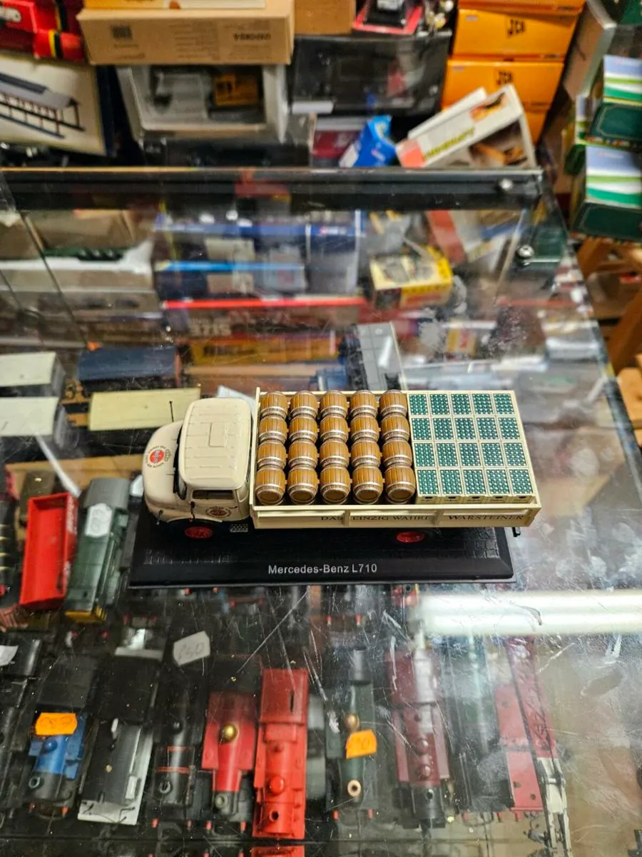 Corgi Atlas Mercedes Brewery Truck - Image 2