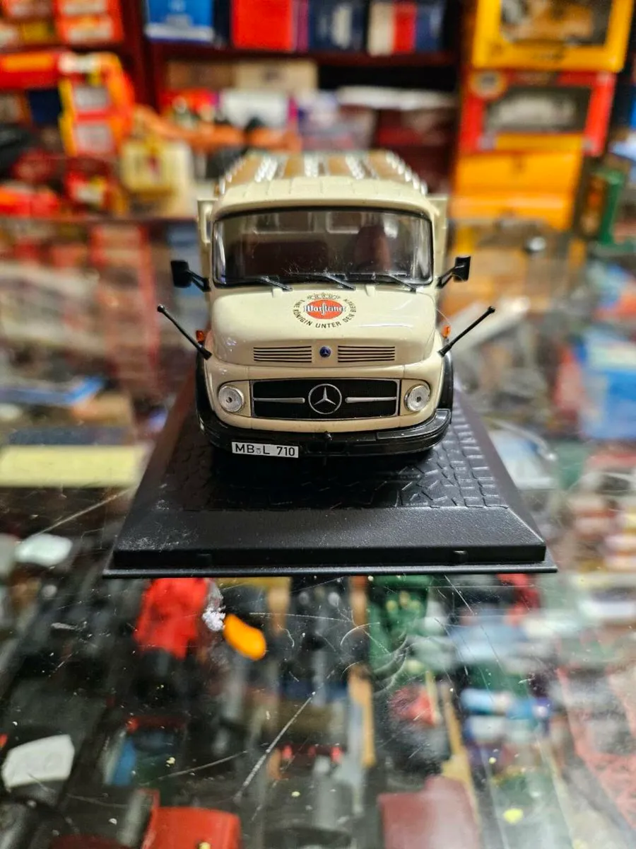 Corgi Atlas Mercedes Brewery Truck - Image 3