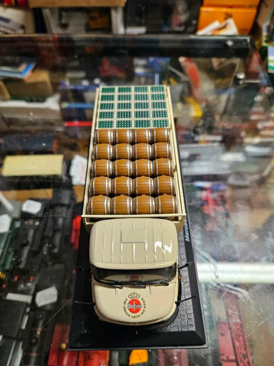 Corgi Atlas Mercedes Brewery Truck - Image 4