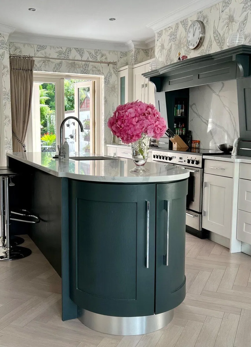Kitchen with high end appliances for sale. - Image 1