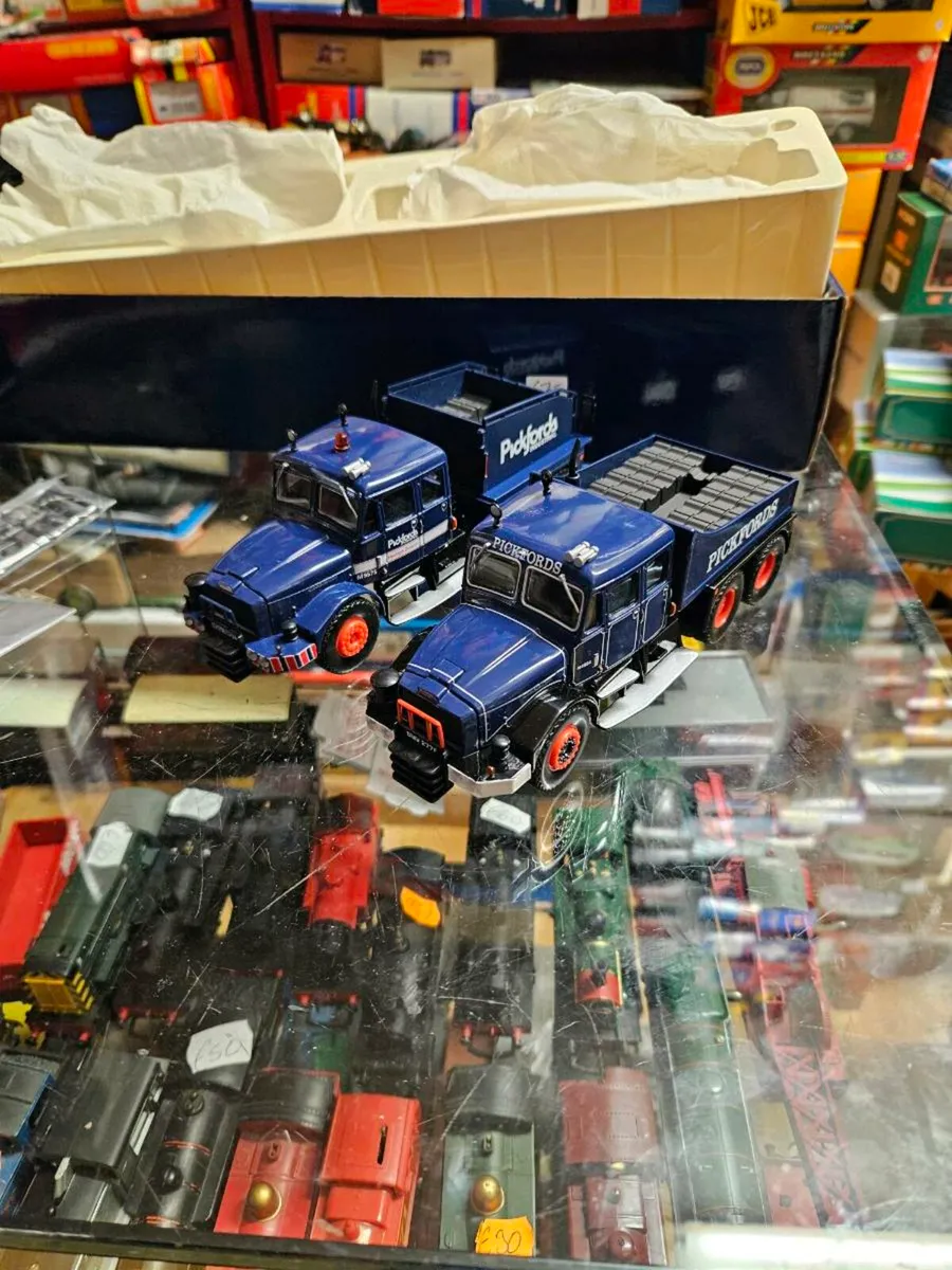 Corgi Pickfords Scammel Tractor Units - Image 1