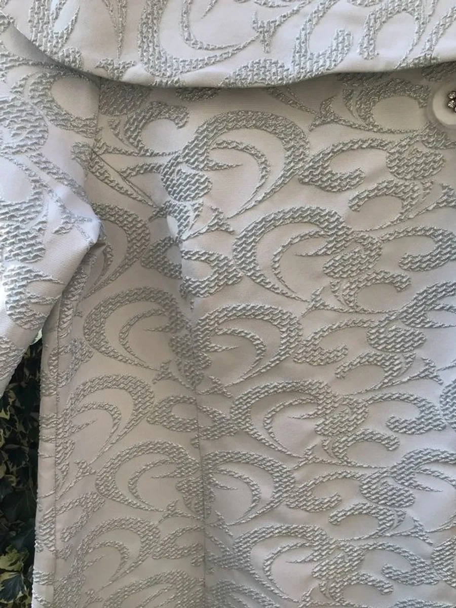 Stunning Ella Boo embossed design Size 14 dress - Image 2