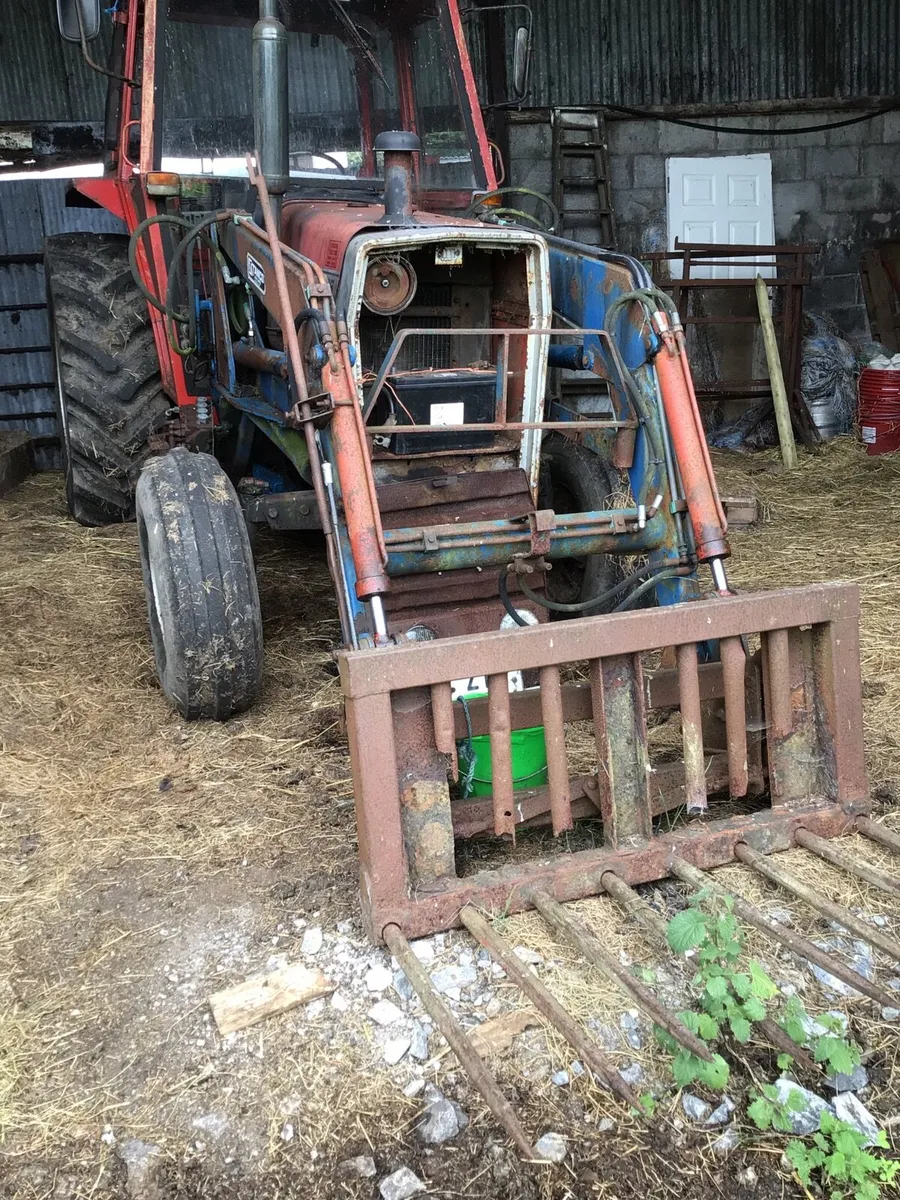 MF265 with Front Loader FOR SALE *** - Image 1