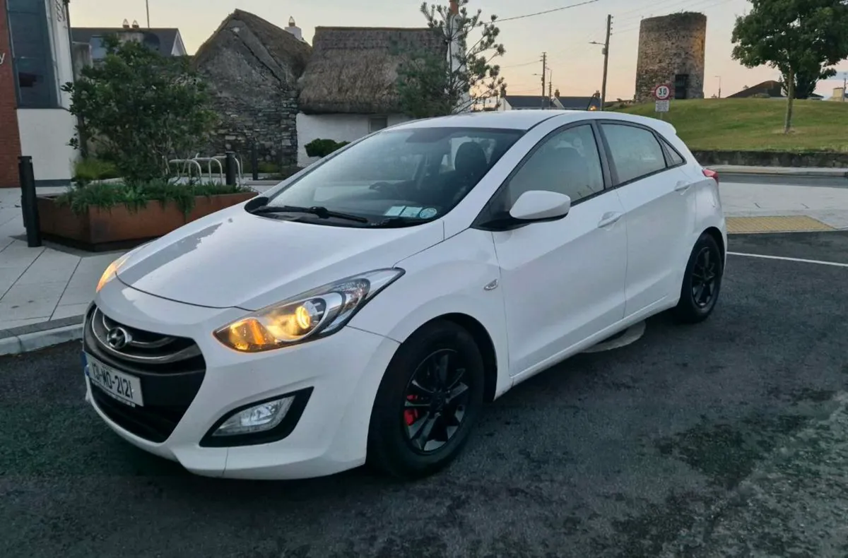 13 HYUNDAI I30 1.6  5 door hatchback NCT 26/ 11/25 - Image 2