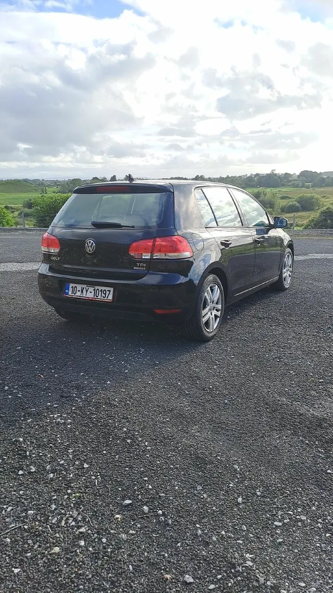 Volkswagen Golf 2010 - Image 2