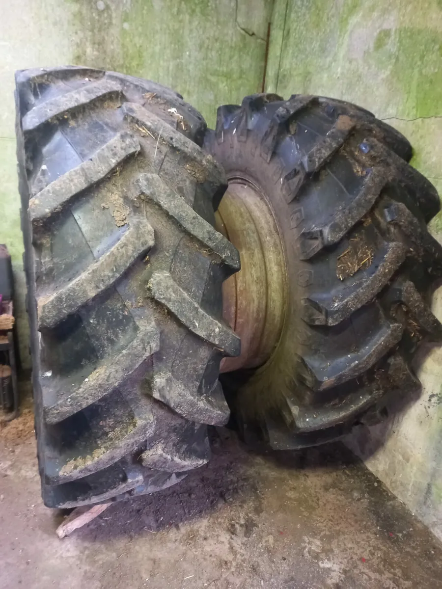 Tractor tyre - Image 1