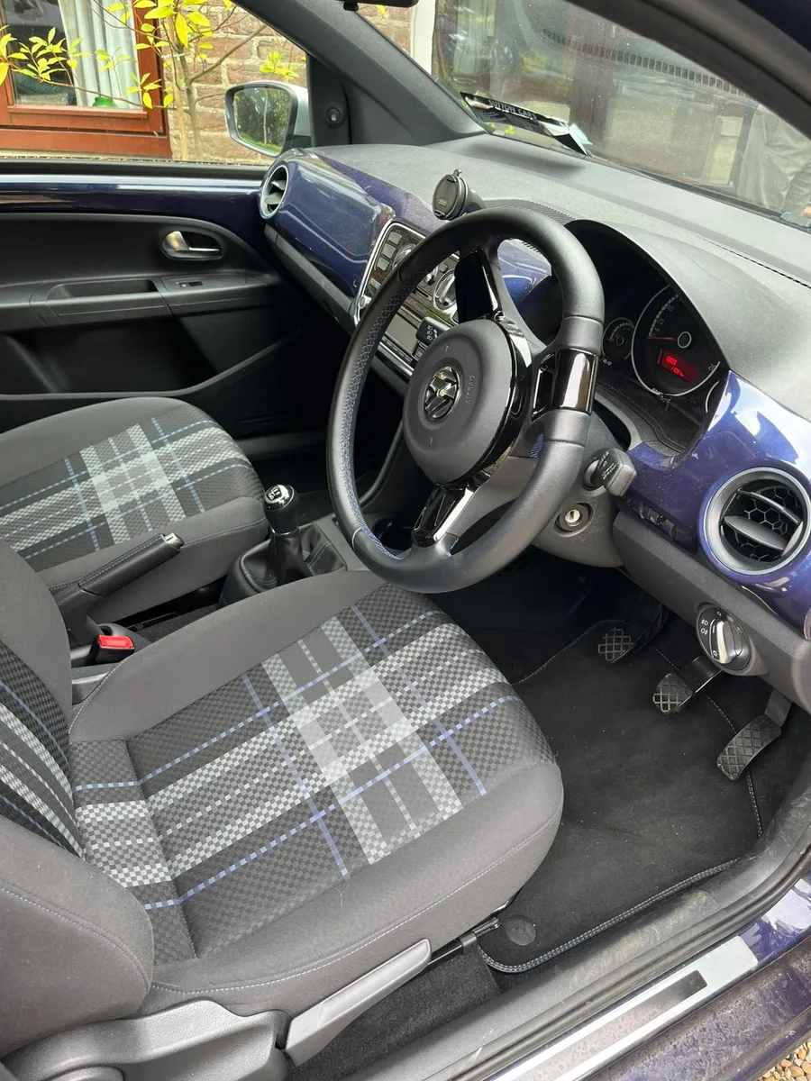 2015 Volkswagen Up - Image 3