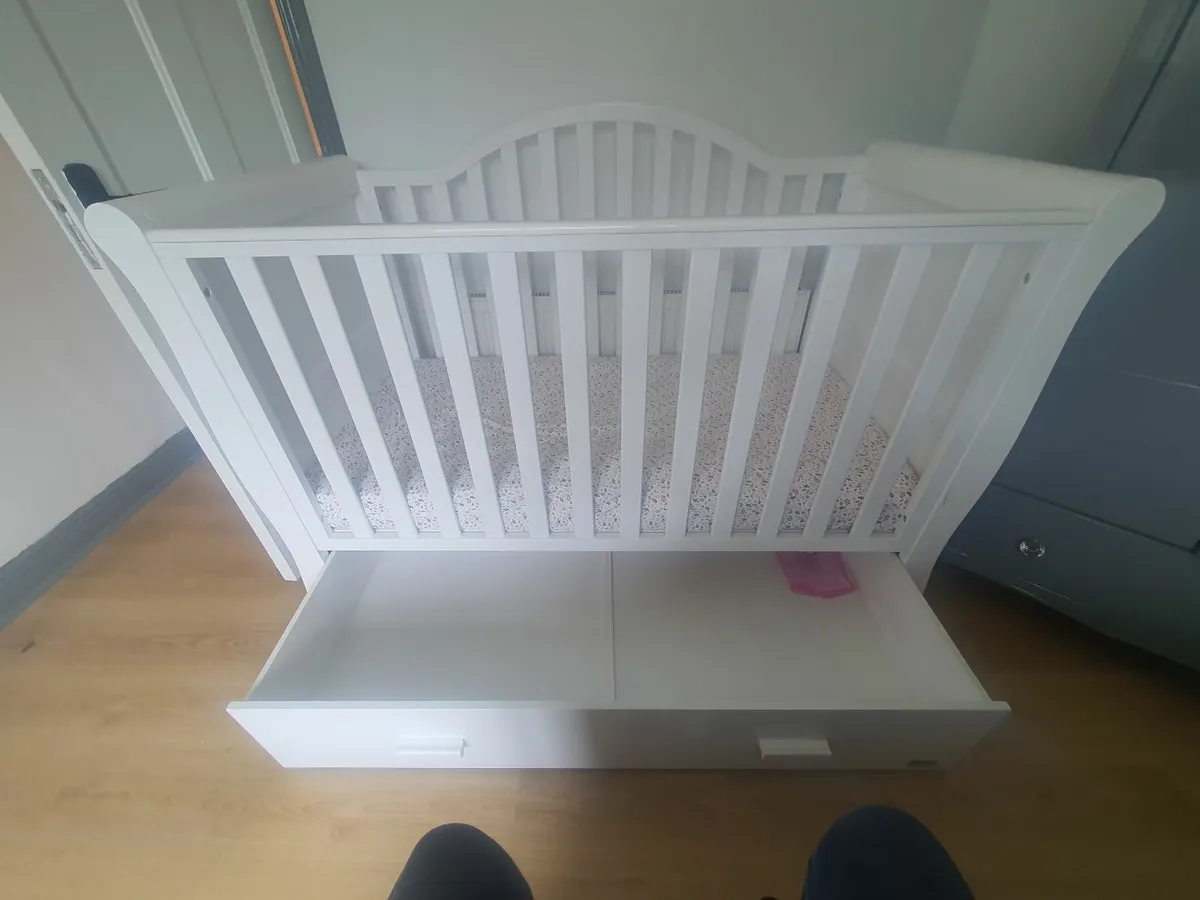 Cot bed childs electric bike - Image 1