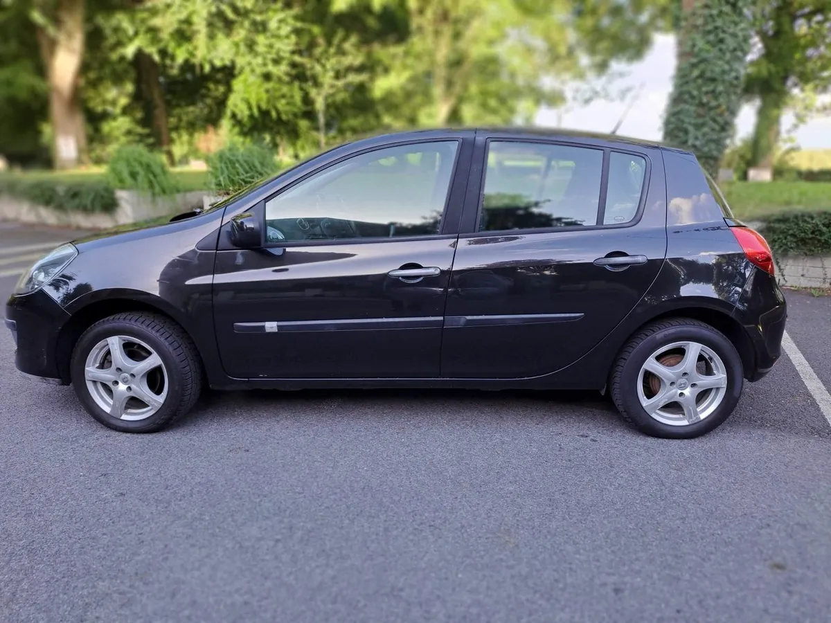 Renault Clio 2010 - Image 2