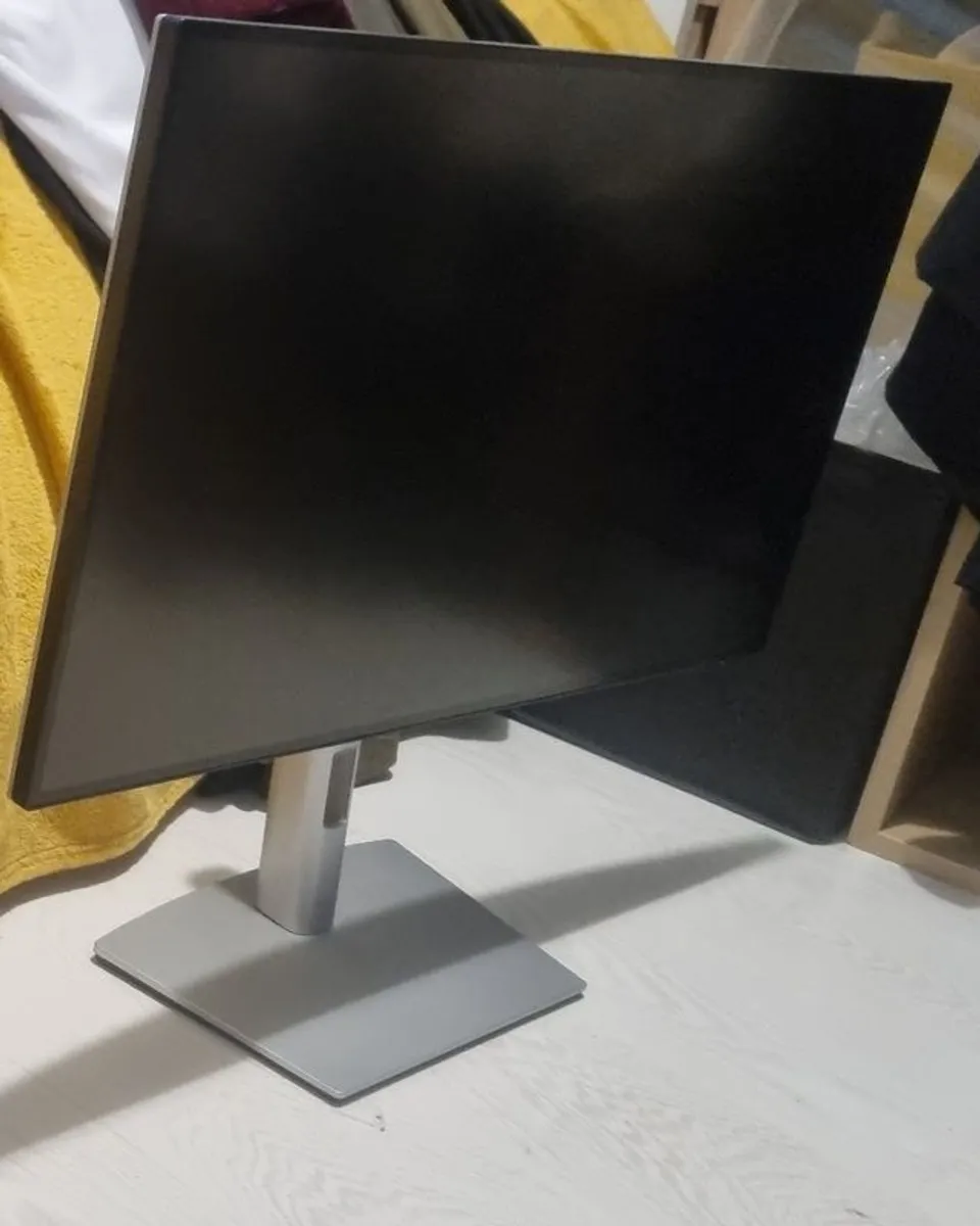27" 2K Monitor - Dell U2722D - Image 1