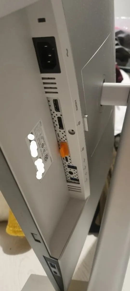 27" 2K Monitor - Dell U2722D - Image 3