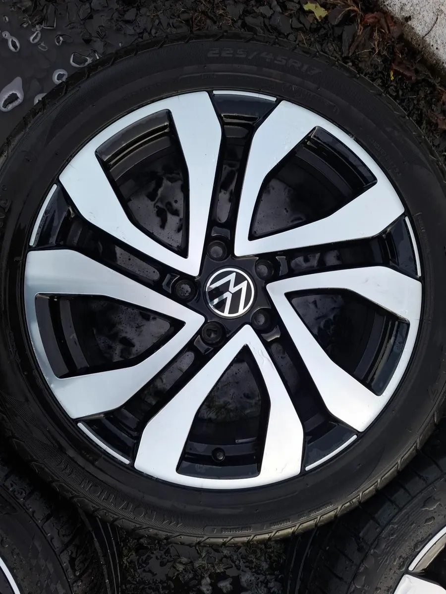 17" Genuine Vw Alloys with tyres - Image 2