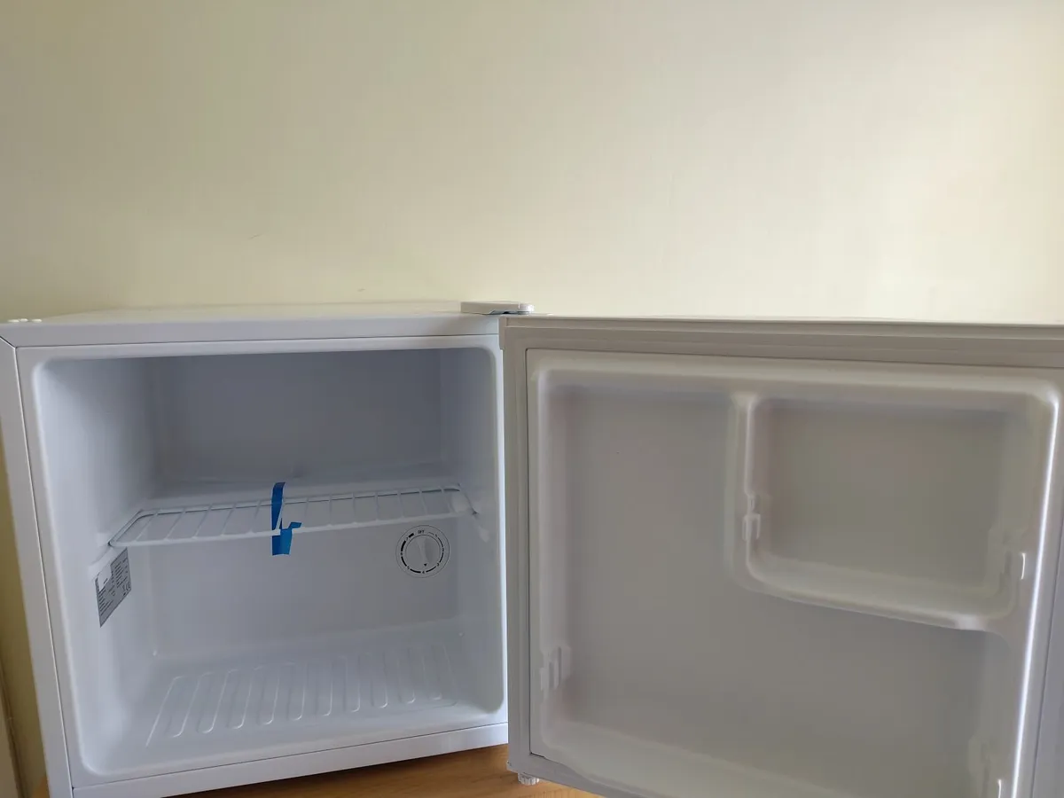 PowerPoint Mini Fridge, as new €50 o.n.o. - Image 3