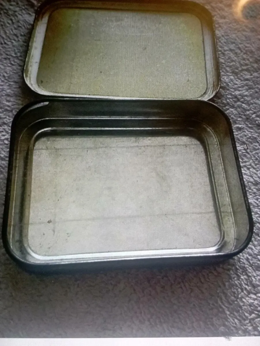 VINTAGE GOLDEN VIRGINIA HAND ROLLING TOBACCO TINS - Image 4