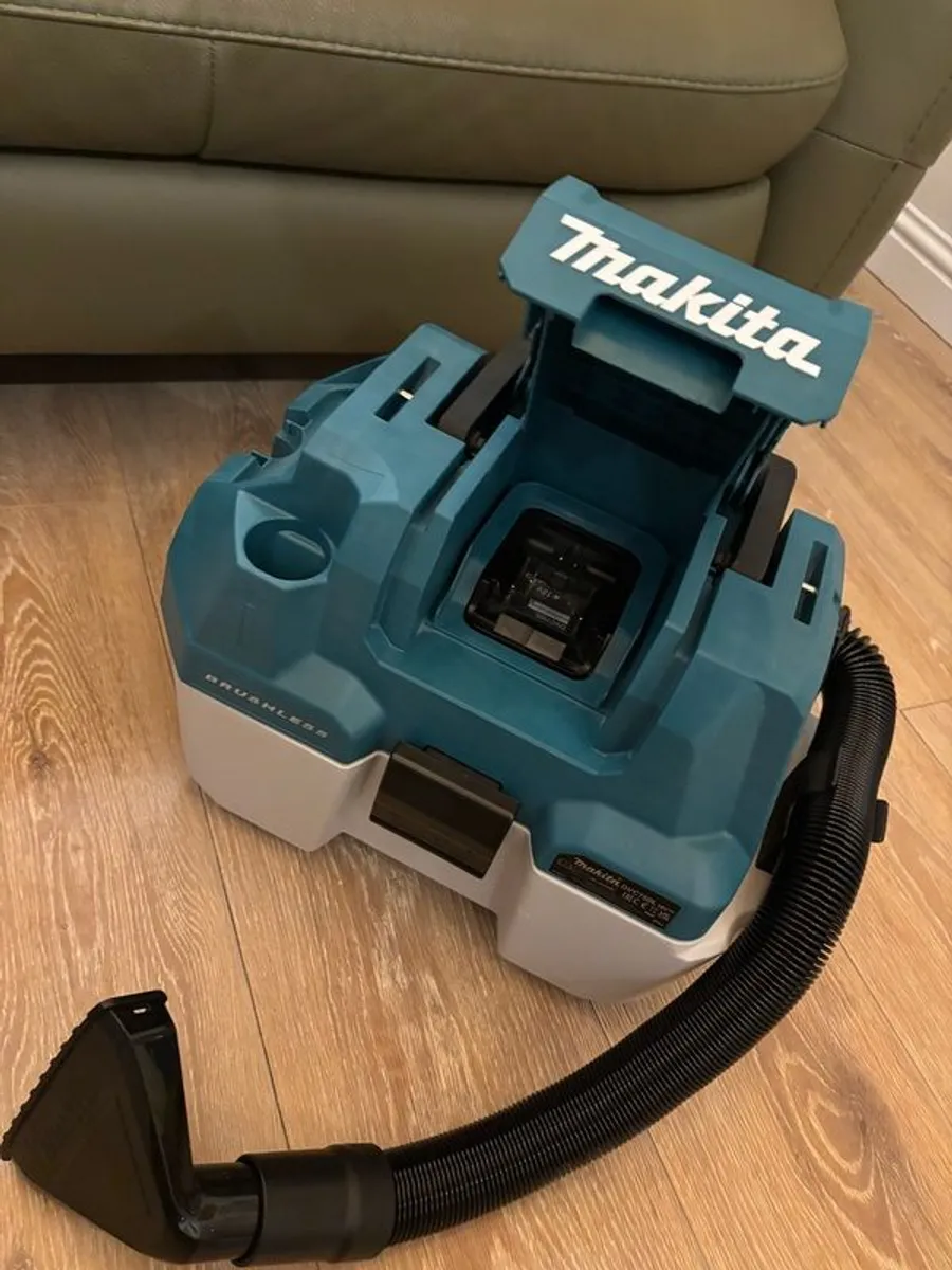 Makita DVC750L 18V Cordless Wet & Dry Vacuum Like New - Image 3
