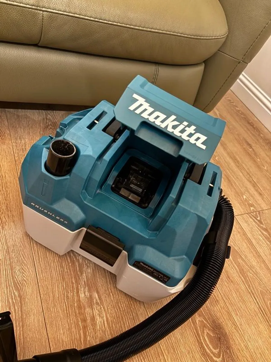 Makita DVC750L 18V Cordless Wet & Dry Vacuum Like New - Image 4