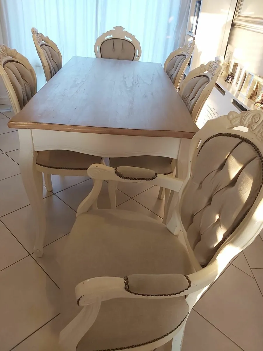 Dining table, 4 chairs and 2 carvers - Image 2